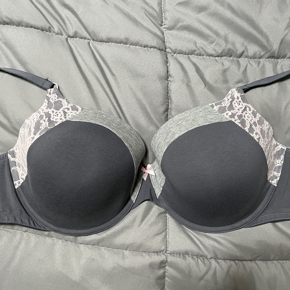 Victoria’s Secret lined perfect coverage bra 40DD NWOT